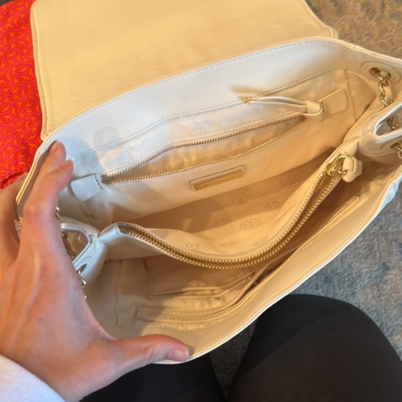 Tory Burch Designer Marion Small Quilted Leather Shoulder Bag - white and gold - Picture 6 of 7